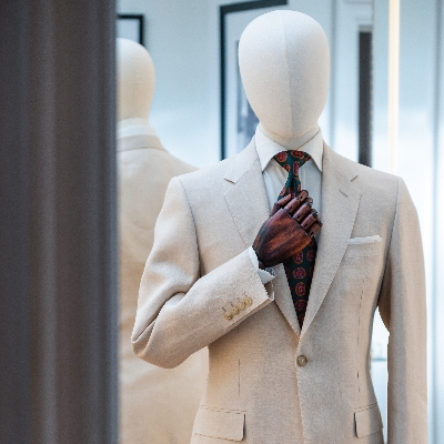 Grooms' News: Richard Anderson has launched a pure linen suit