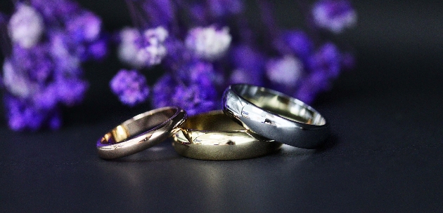 Jeweller's Loupe three wedding bands in white gold, yellow gold and rose gold